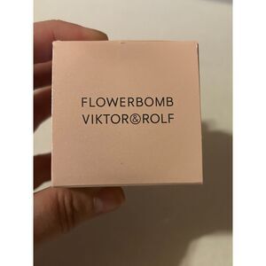 Viktor & Rolf Flowerbomb Scented Candle 70 g/2.4 oz